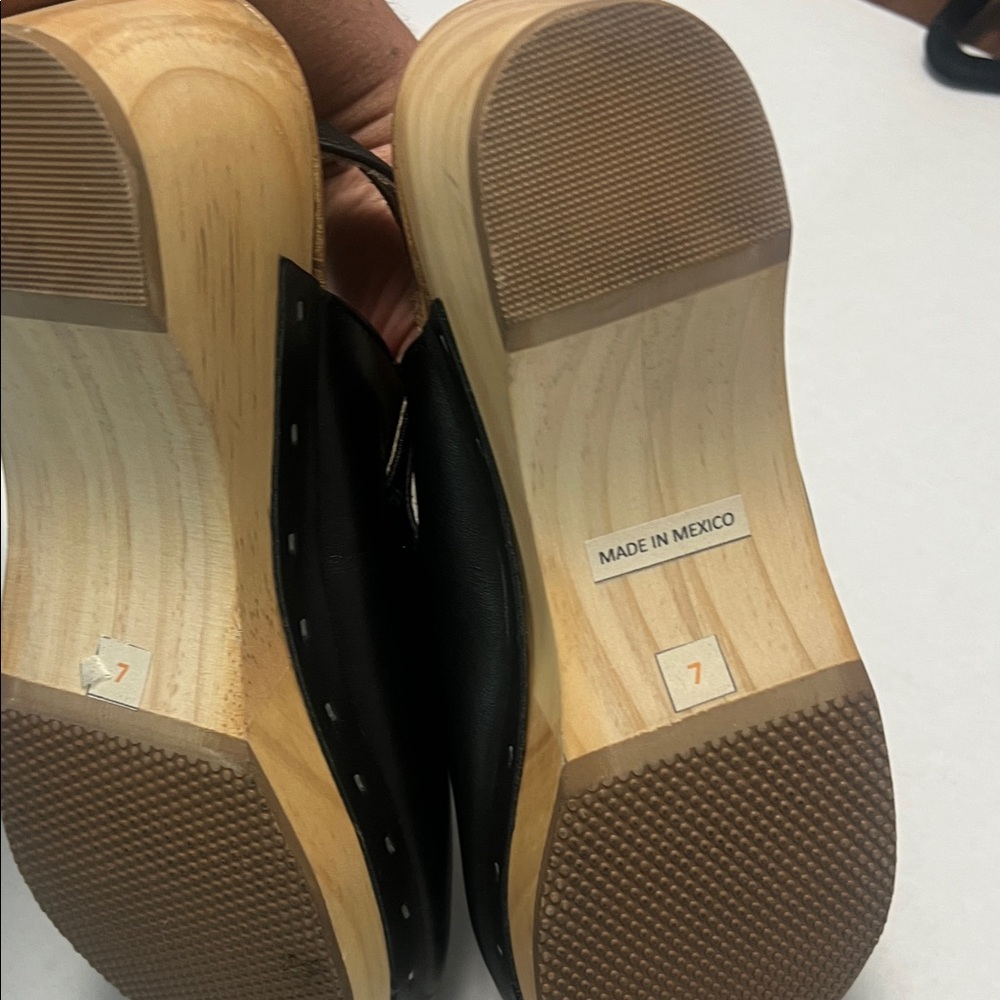 Elegant Black Leather Women's Mules - Picture 4 of 5